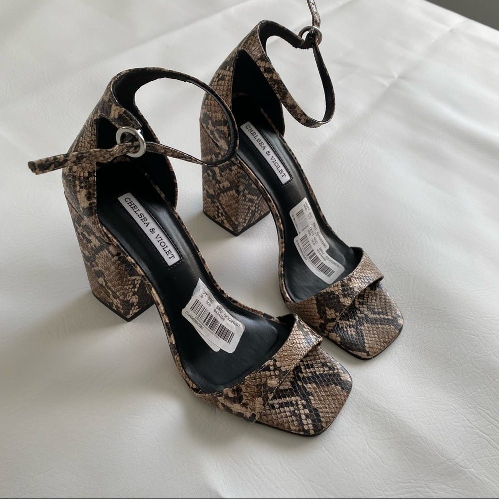 Chelsea & Violet Sandal Tara Snake Print Block Heel Shoe 7.5 NWT